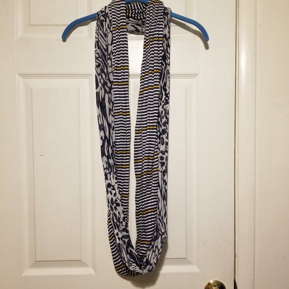 Multi-Pattern/Split-Pattern Infinity Scarf - Picture 3 of 4